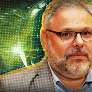 Экономист Хазин предупредил о возможной конфискации сбережений россиян